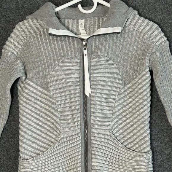 Lululemon Embrace Full Zip Hoodie Scuba Sweater -Gray - Women's Size 4 - EUC!!!! - Picture 3 of 16